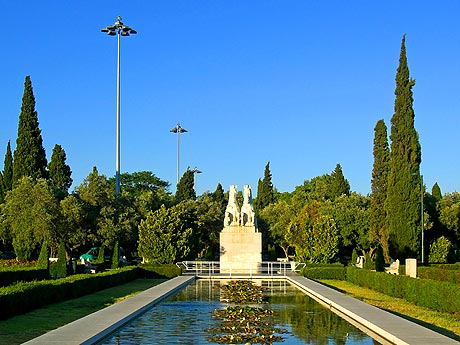 Jardin du Monastère des Hiéronymites de Lisbonne au Portugal photo