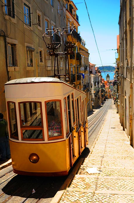 Tram jaune Lisbonne photo
