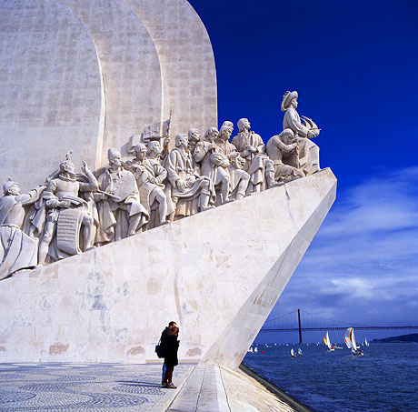 Monumentul inchinat descoperirilor geografice din Lisabona foto